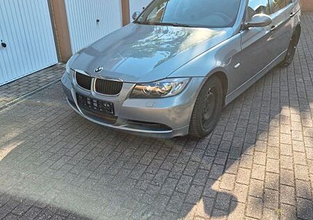 BMW 320i - Automatik