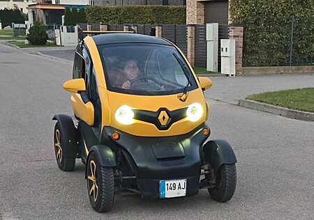 Renault Twizy with Tesla battery: rage 250km per charge.