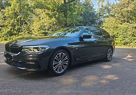 BMW 520d Touring Aut.Sport Line,LED,HUD,AHK,Pano