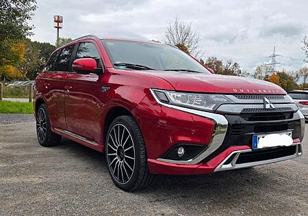Mitsubishi Outlander 2.4 MIVEC PLUG-IN HYBRID 4WD Basis...