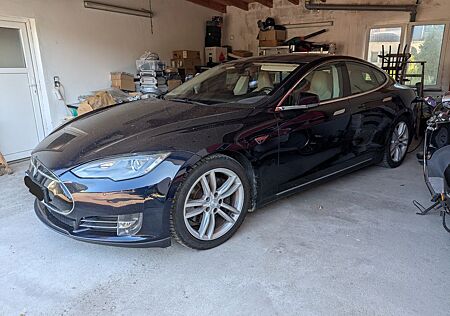 Tesla Model S 85D - Free SUC