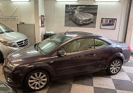 Ford Focus Cabrio Titanium,Klima,Leder,PDC,Tüv 04-27