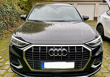 Audi Q3 35 TFSI S-Line, CarPlay, STHZ, RFK, LED