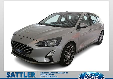 Ford Focus 1.5i Titanium Navi iACC BLIS Panorama HUD