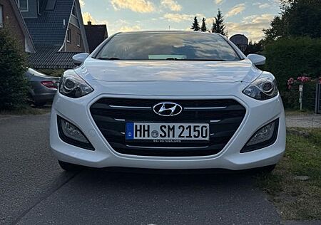 Hyundai i30 blue 1.6 CRDi 100kW Premium DCT Premium