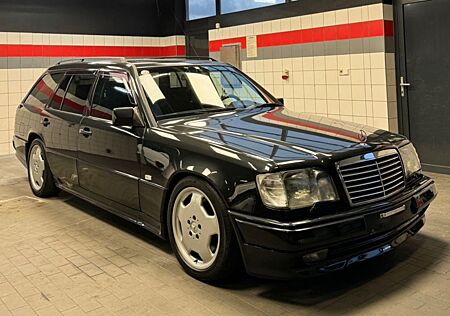 Mercedes-Benz E 36 AMG