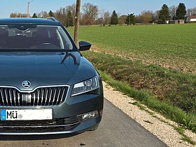 Skoda Superb Combi 4x4 DSG Pano ACC AHK + TÜV NEU