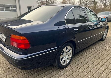 BMW 523