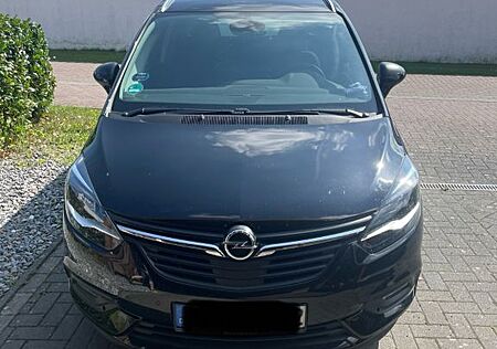 Opel Zafira Tourer - 120er Edition (AHK, Navi, PDC)