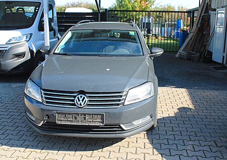 VW Passat Variant Volkswagen Trendline*MOTORSCHADEN*
