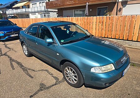 Audi A4 2.4 -