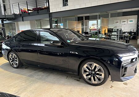 BMW M760e xDrive MPerformance Paket Neupreis 211.550