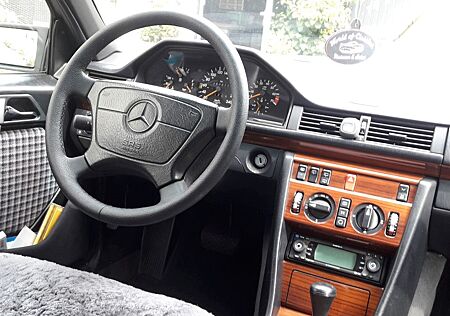 Mercedes-Benz E 220 TE 220