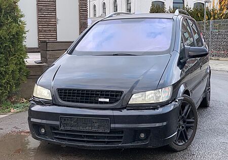 Opel Zafira 2.0 Turbo OPC