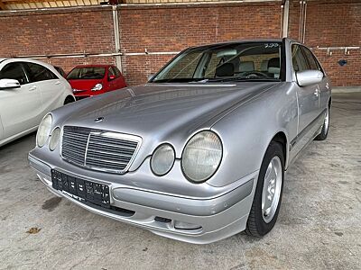 Mercedes-Benz E -Klasse Lim. E 240/AUT/PDC/S-Heft/ Klima/