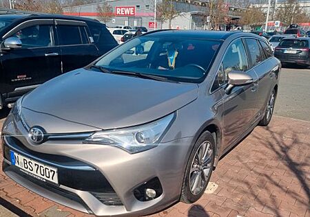Toyota Avensis gebraucht kaufen Toyota Avensis 2,0-l-D-4D Executive Touring Sports ...