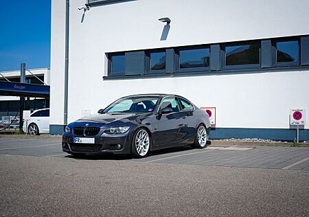 BMW 330i E92 Coupé