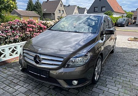 Mercedes-Benz B 200 -