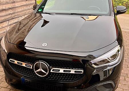 Mercedes-Benz GLA 180 d DCT -