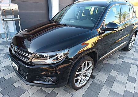 VW Tiguan Volkswagen 2.0 TDI 125kW 4MOTION Sport & Style S...