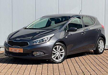 Kia Cee'd Ceed 1.4 World Cup Edition NAVI CAM PDC SCHH.