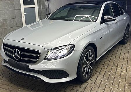 Mercedes-Benz E 300 e AVANTGARDE Panorama Widescreen Night Pak