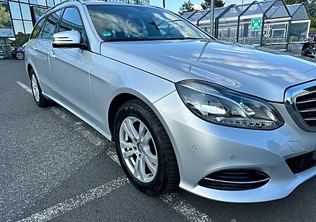 Mercedes-Benz 220 220d Schiebedach Kamera 2Hand Sehr gepflegt