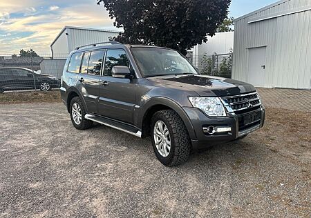 Mitsubishi Pajero 3,2 DI-D 4WD Edition 100 Automatik Ed...