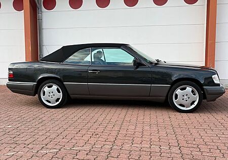 Mercedes-Benz 220