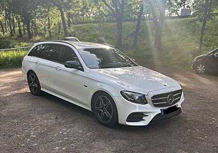 Mercedes-Benz E 300 de AMG BURMESTER WIDESCREEN DISTRONIC AHK