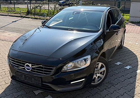 Volvo V60 D3 Kombi Momentum 5 Zylinder
