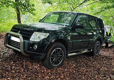 Mitsubishi Pajero 3,2 DI-D Intense Automatik Intense