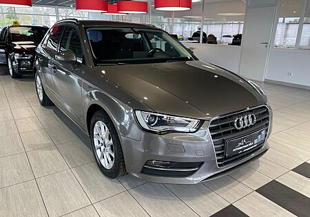 Audi A3 Sportback 1.6 TDI Xenon schwarzer Dachhimmel