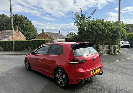 VW Golf Volkswagen R 2.0TSI 380PS
