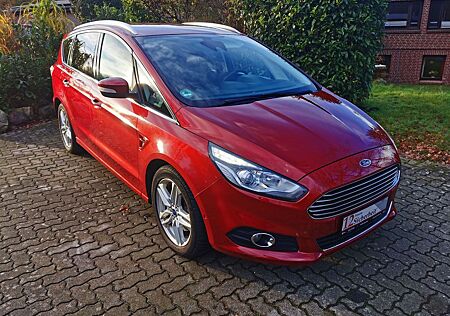 Ford S-Max Titanium 7-Sitzer