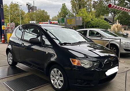 Mitsubishi Colt 1.1 TÜV Neu Allwetterreifen