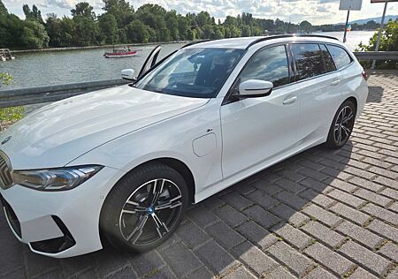 BMW 330e xDrive Touring Automatic -