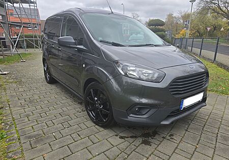 Ford Transit Courier , AHK, LKW-Zulassung