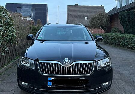 Skoda Superb 2.0 TSI DSG Exclusive Combi Exclusive