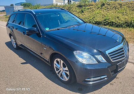 Mercedes-Benz E 200 T BlueEFFICIENCY .