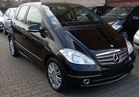 Mercedes-Benz A 160 Elegance Autom / Anhängerkupplung
