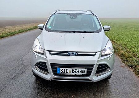 Ford Kuga 2,0 TDCi 4x4 120kW Titanium ,AHK, Pano-Dach