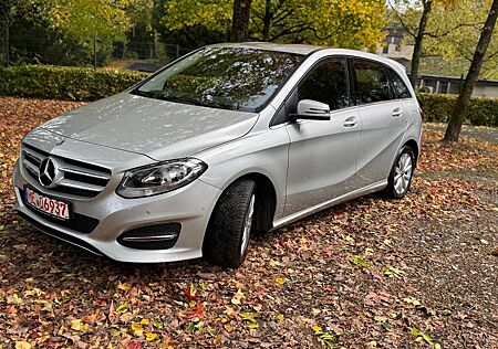 Mercedes-Benz B 180 Style mit erst 28180 km ! BLACK WEEKS!!