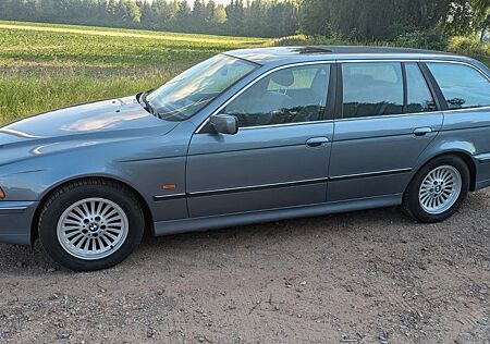 BMW 523i Touring -