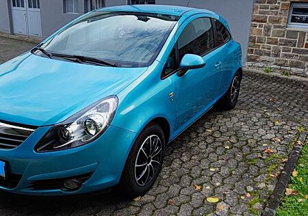 Opel Corsa 1.4 111 Jahre mit Integrierten Fahradträge