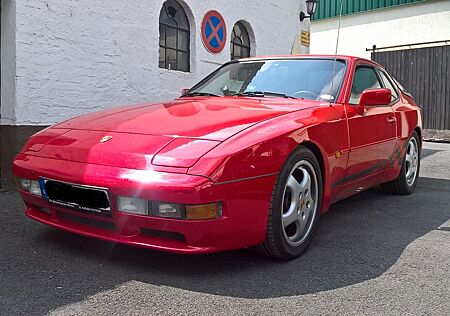 Porsche 944