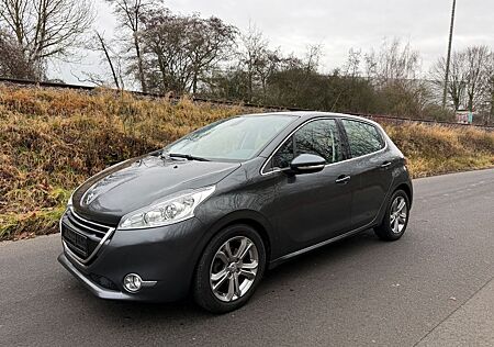 Peugeot 208 Allure. Automatic Klima,TÜV