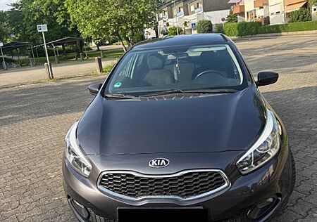 Kia Cee'd / Ceed 1.6 CRDi Dream Team Edition Dre...