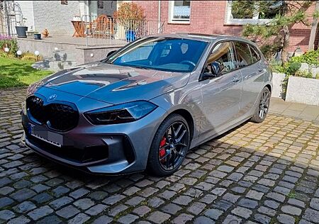 BMW M135i xDrive Color, Pano, AdapFahrw,LED