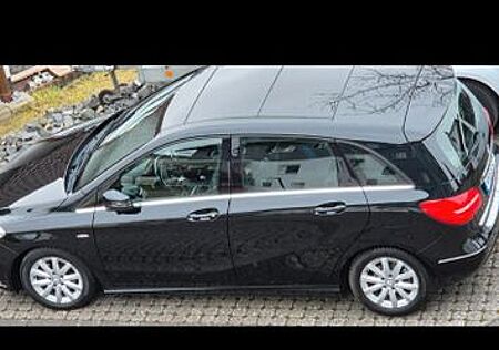 Mercedes-Benz B 180 -